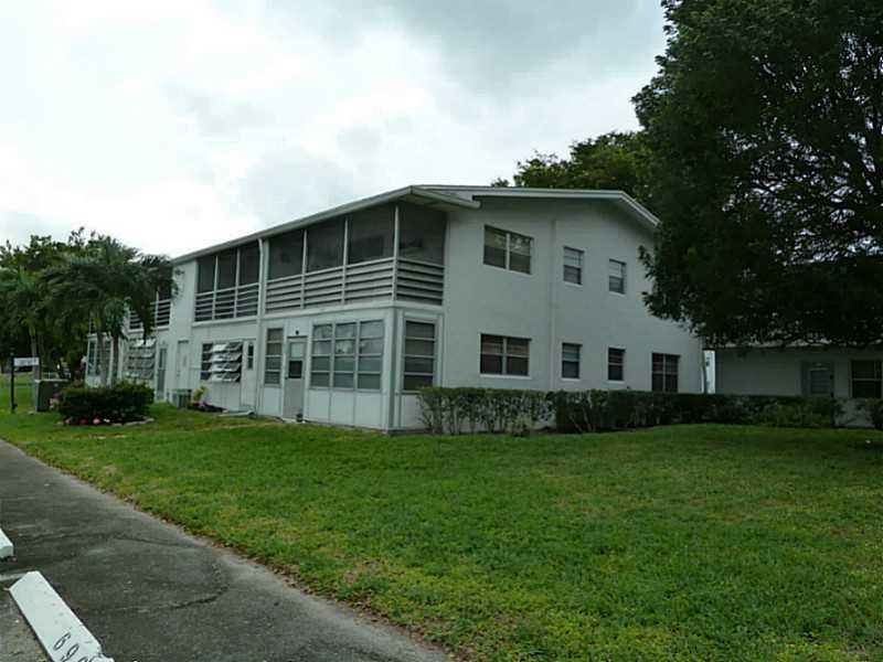 689 Durham Y 689, Deerfield Beach, Fl 33442 Property Photo 1