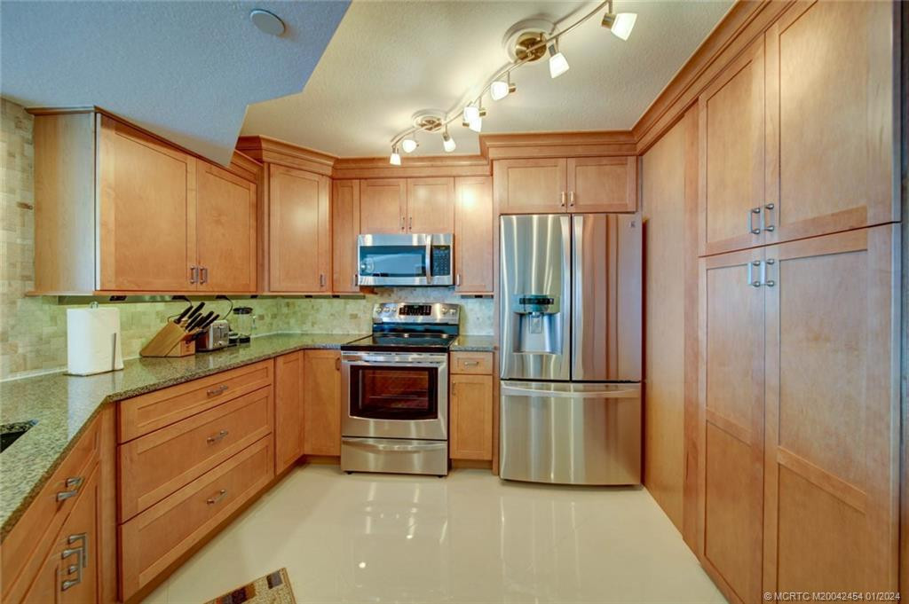 8800 S Ocean Drive 905 Property Photo 9
