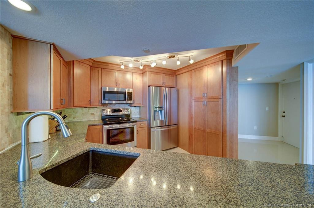 8800 S Ocean Drive 905 Property Photo 10