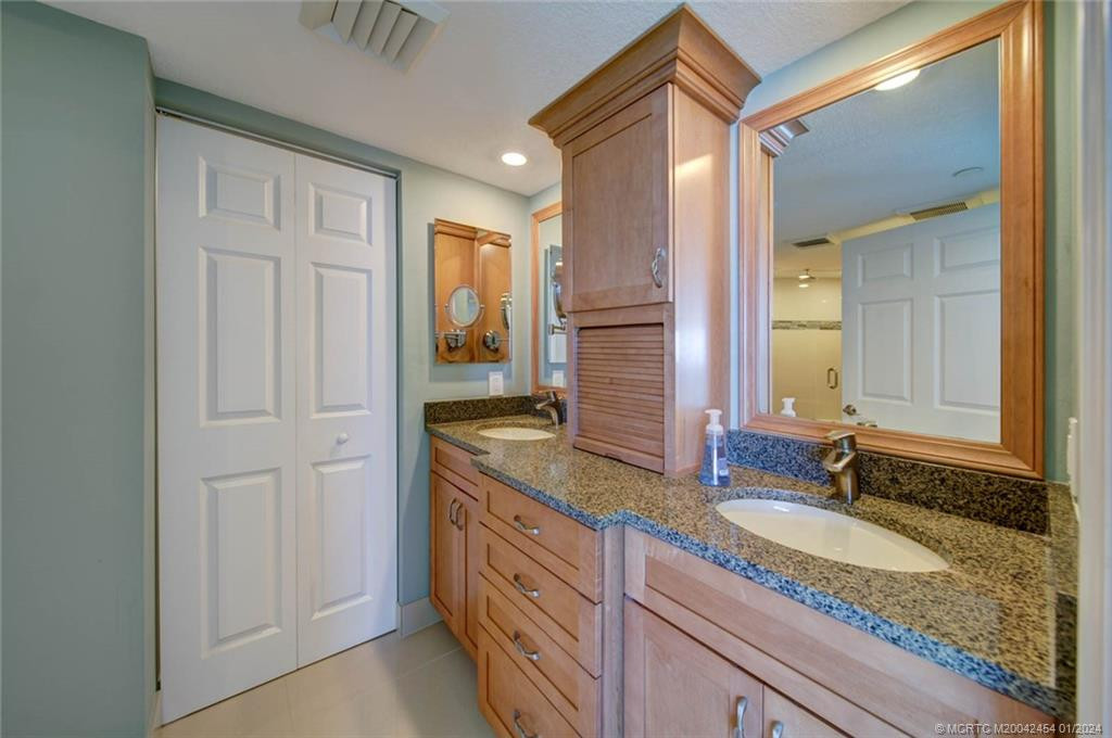 8800 S Ocean Drive 905 Property Photo 28