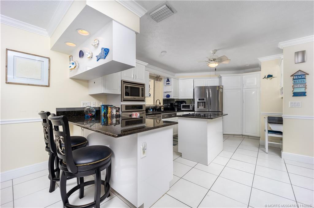 980 Nettles Boulevard Property Photo 2