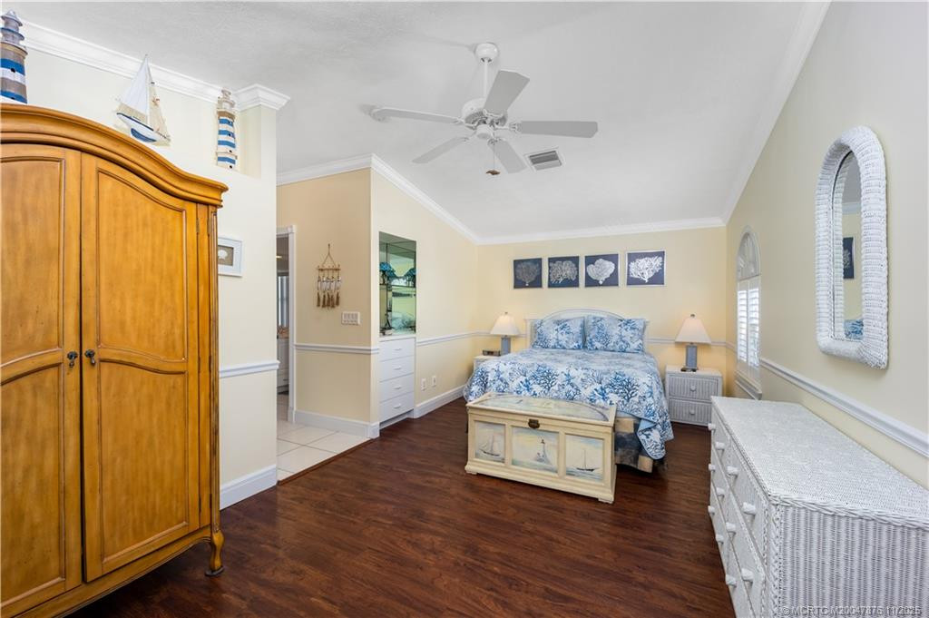 980 Nettles Boulevard Property Photo 6
