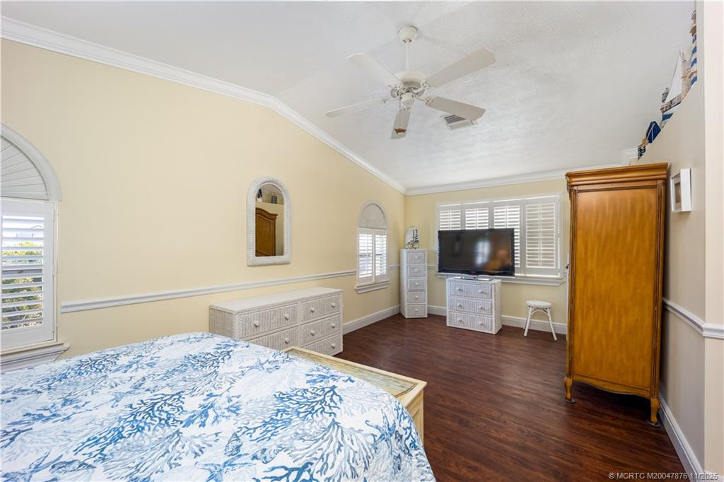 980 Nettles Boulevard Property Photo 7
