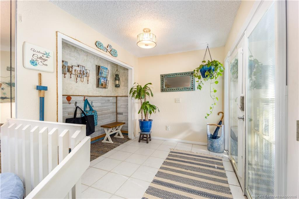 4060 Ne Breakwater Drive Property Photo 6