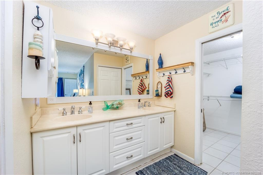 4060 Ne Breakwater Drive Property Photo 13