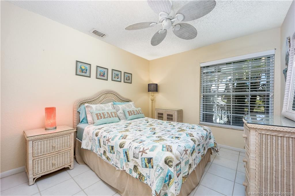 4060 Ne Breakwater Drive Property Photo 15