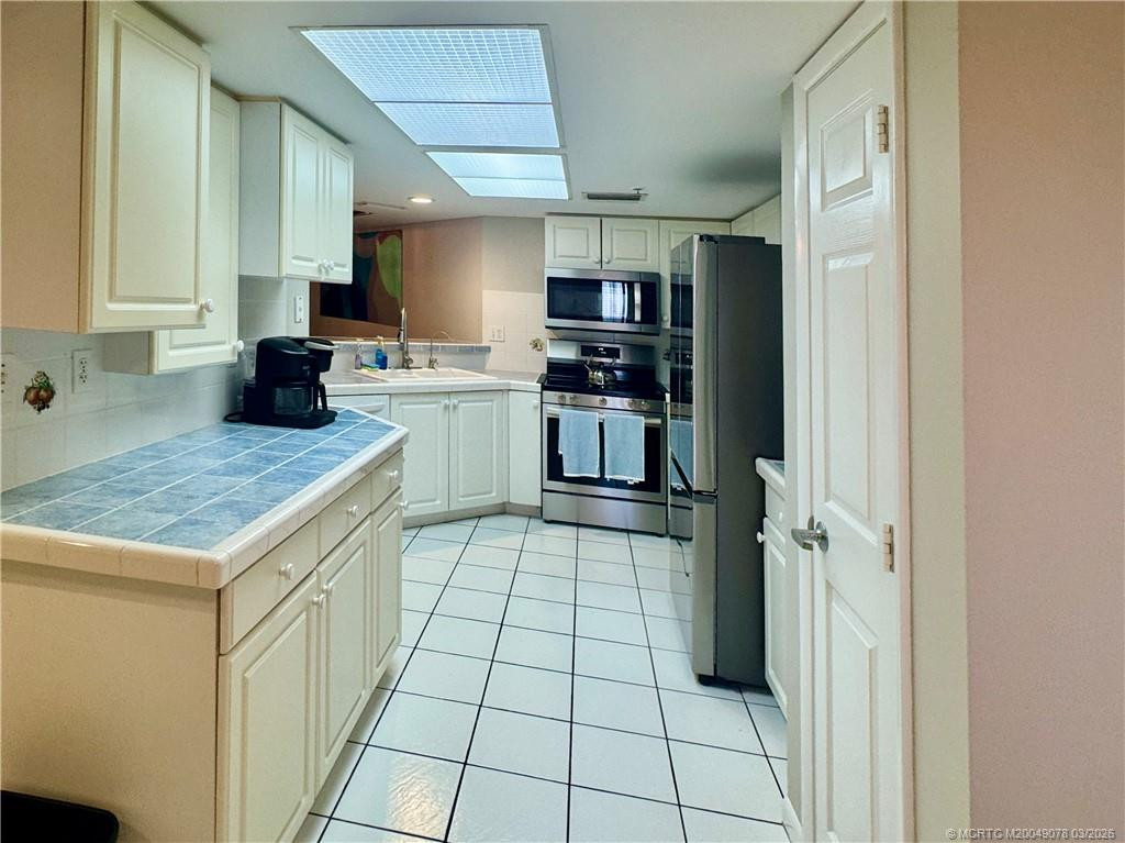 3880 N Highway A1a 403 Property Photo 9
