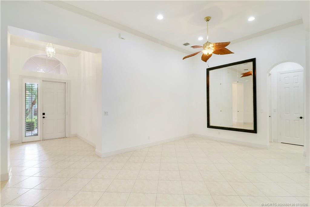 736 Sw Pebble Lane Property Photo 4