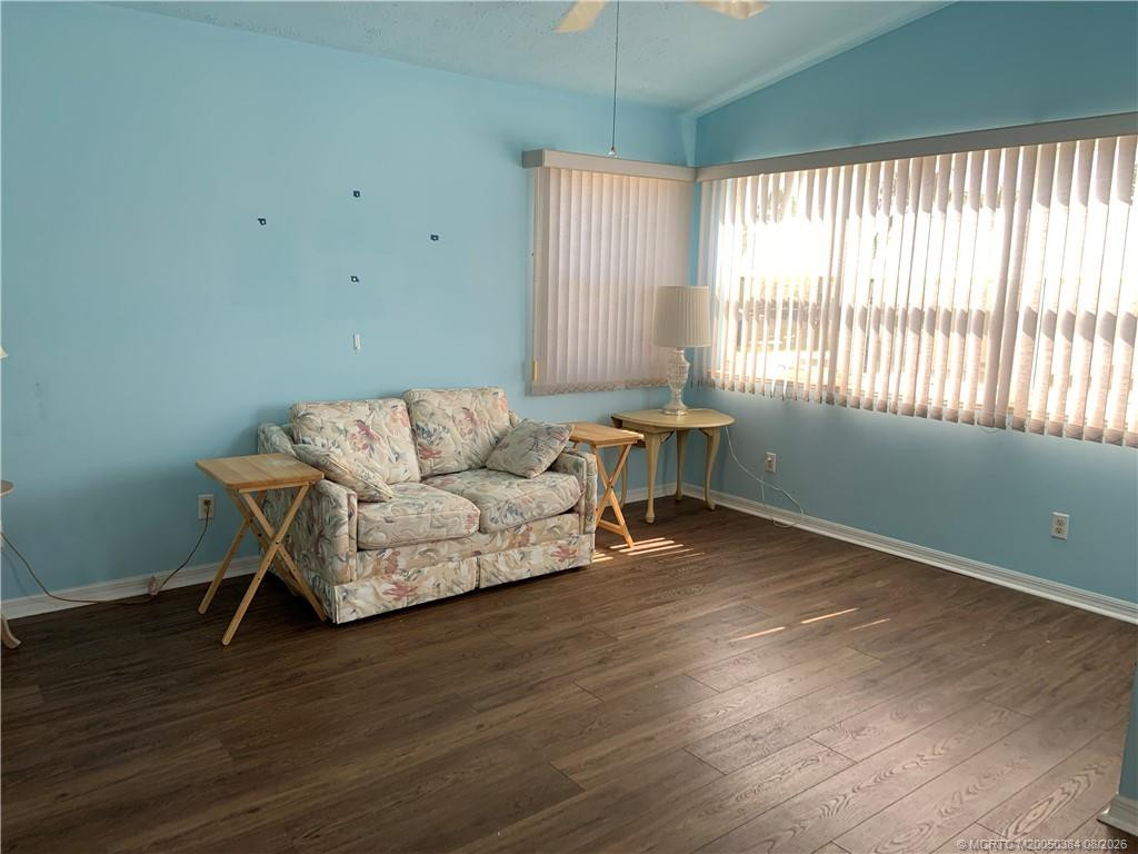 1156 Nettles Boulevard Property Photo 12