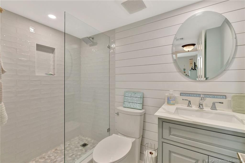 10000 S Ocean Drive 206 Property Photo 14