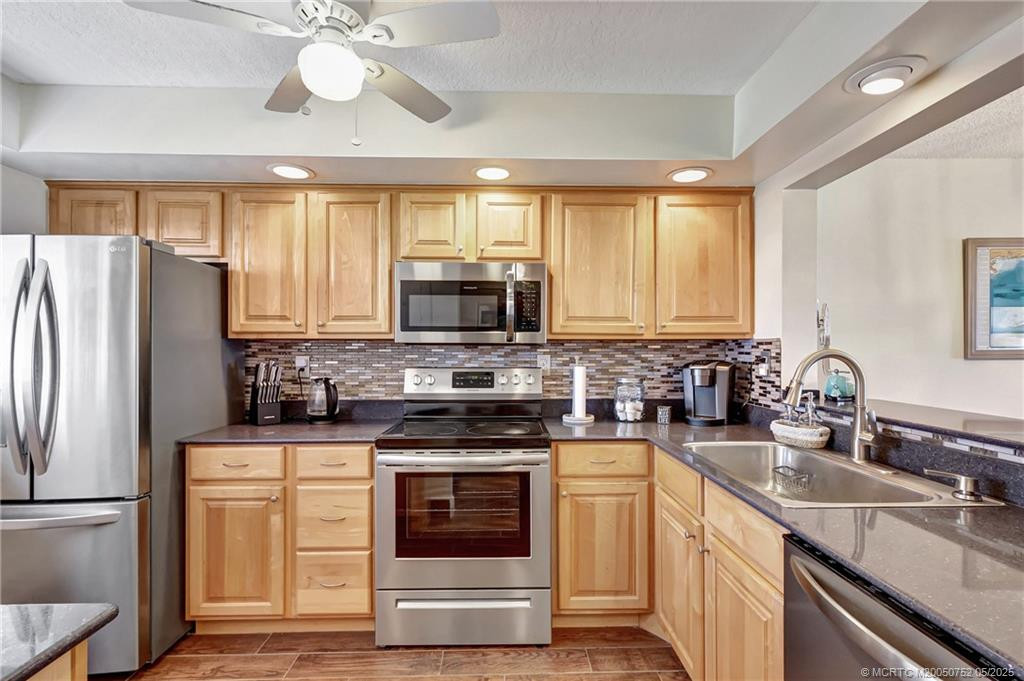 10310 S Ocean Drive Ph Property Photo 14