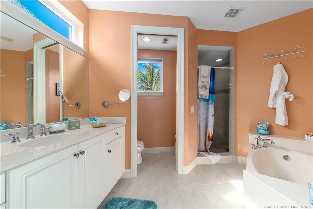 4643 Ne Ocean Boulevard Property Photo 42