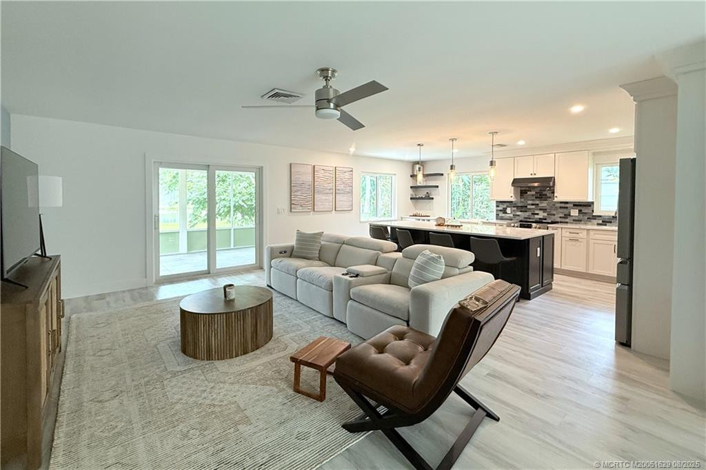 1196 Se Saint Lucie Boulevard Property Photo 11