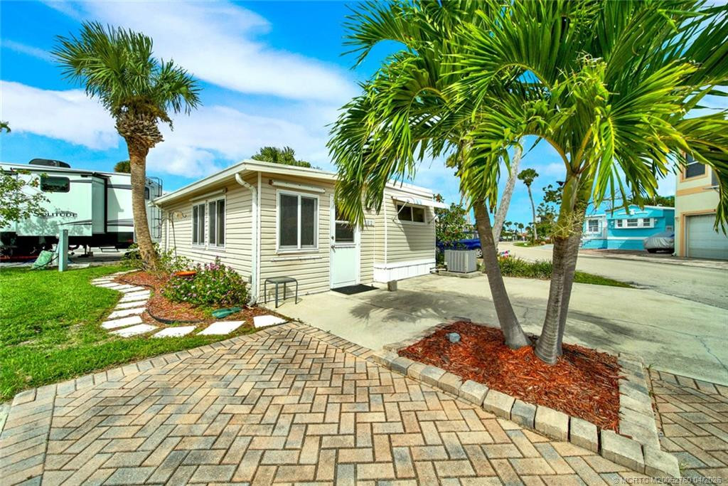 10725 S Ocean Drive 162 Property Photo 7