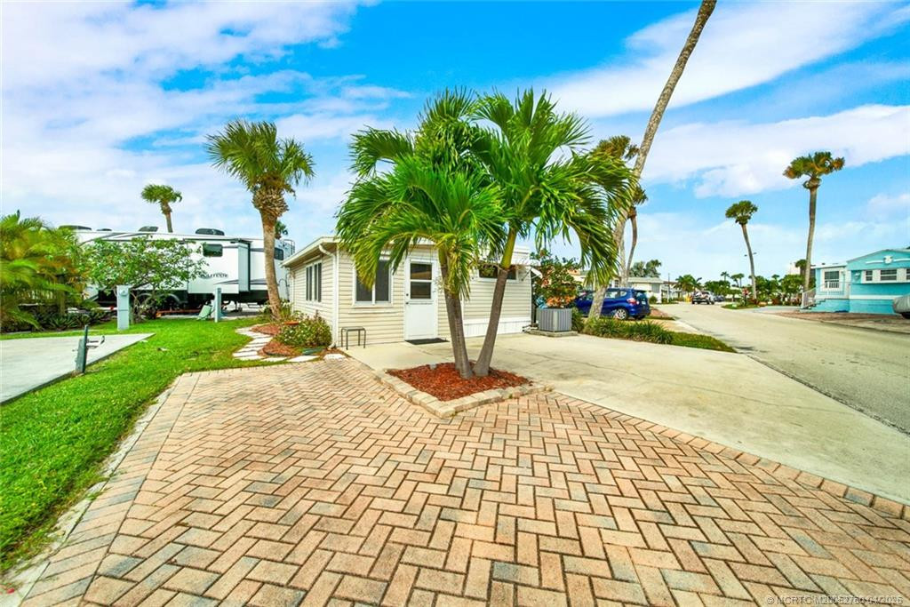 10725 S Ocean Drive 162 Property Photo 22