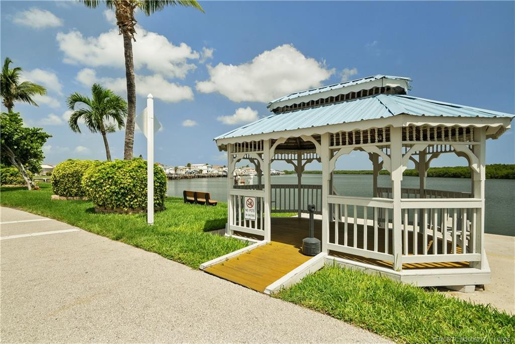 2105 Nettles Boulevard Property Photo 49