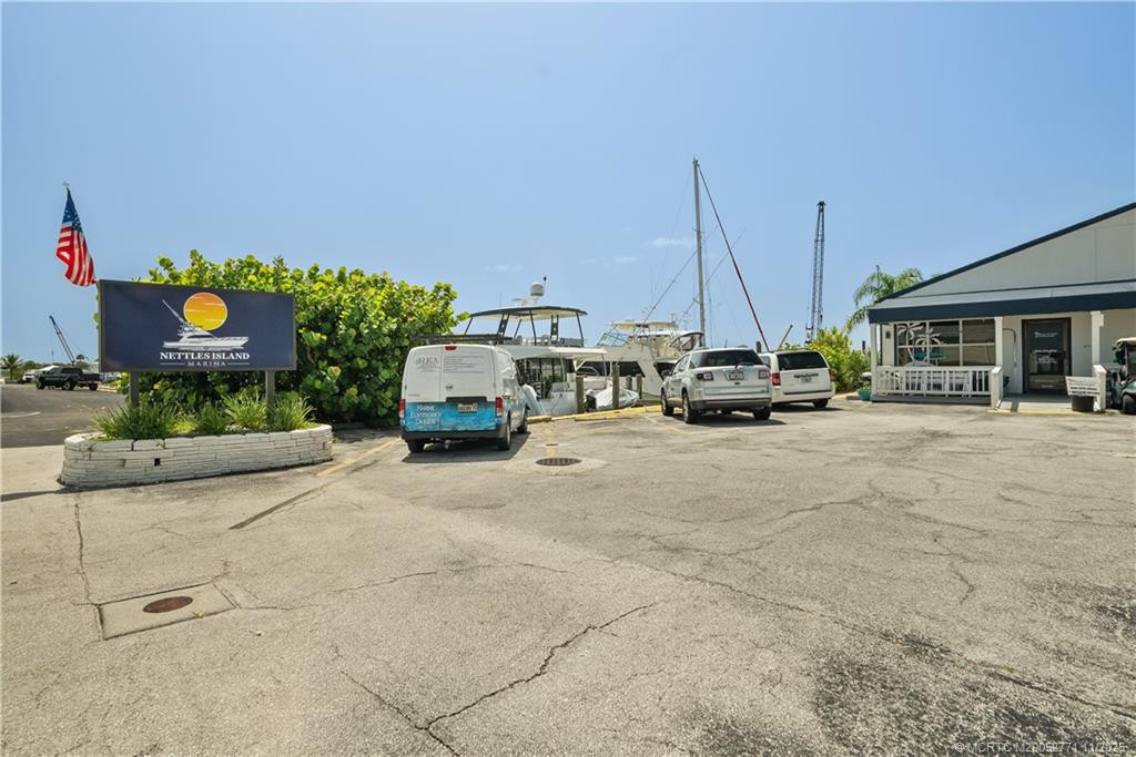 2105 Nettles Boulevard Property Photo 57