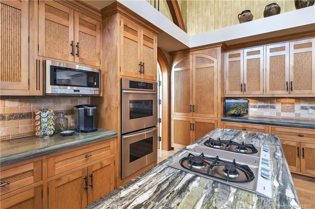 1210 Nw Winters Creek Road Property Photo 22
