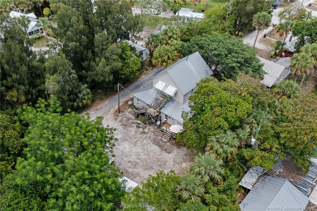 2172 Ne Poinciana Terrace Property Photo 10