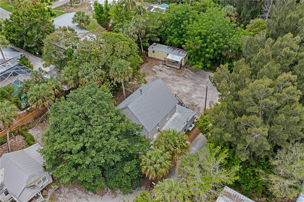 2172 Ne Poinciana Terrace Property Photo 11