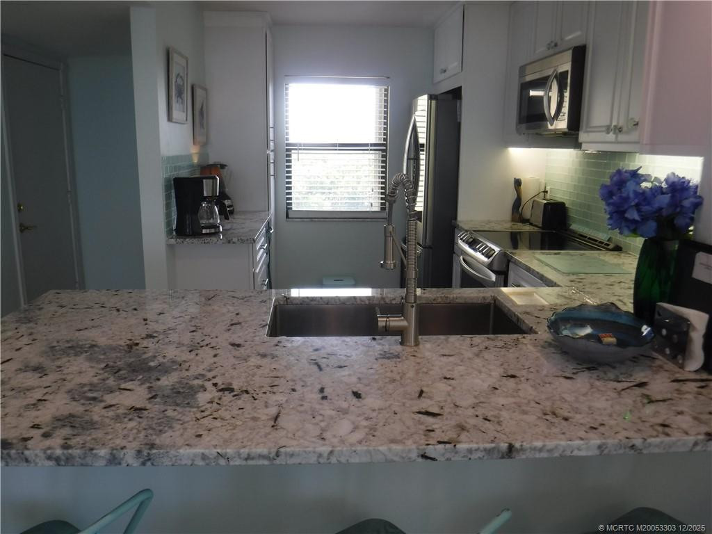 7380 S Ocean Drive 517 Property Photo 4