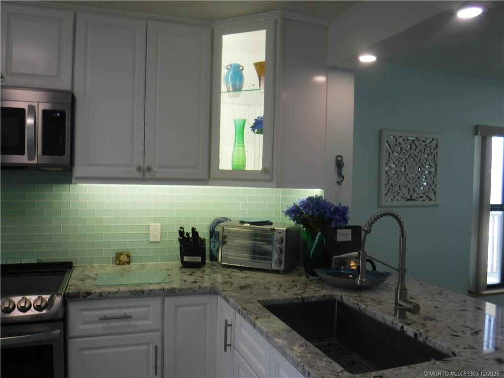 7380 S Ocean Drive 517 Property Photo 6