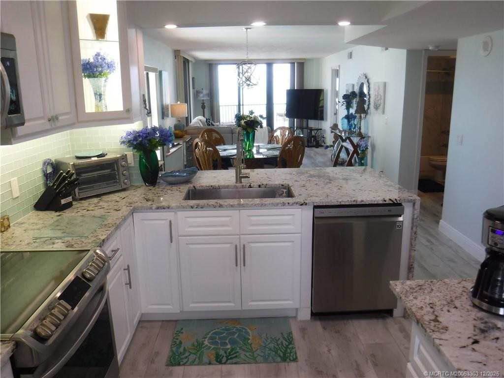 7380 S Ocean Drive 517 Property Photo 8