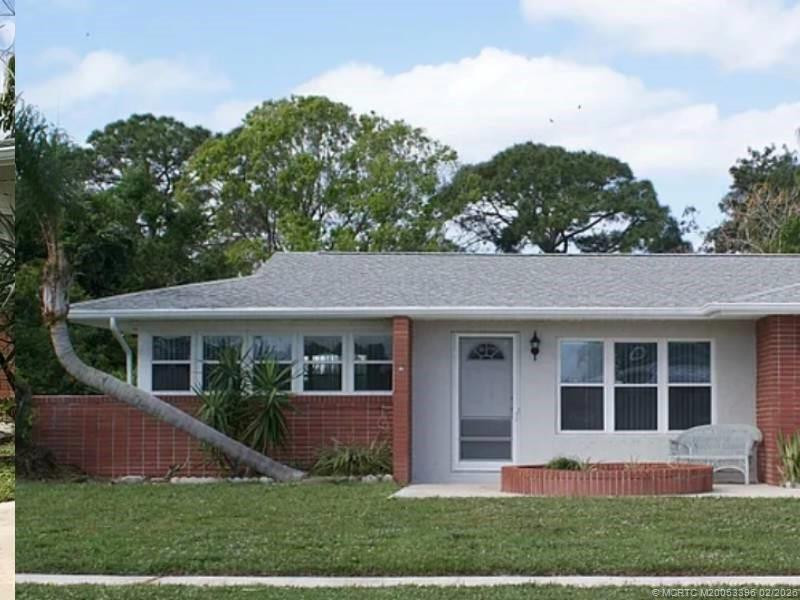 874 SW Ivanhoe Drive