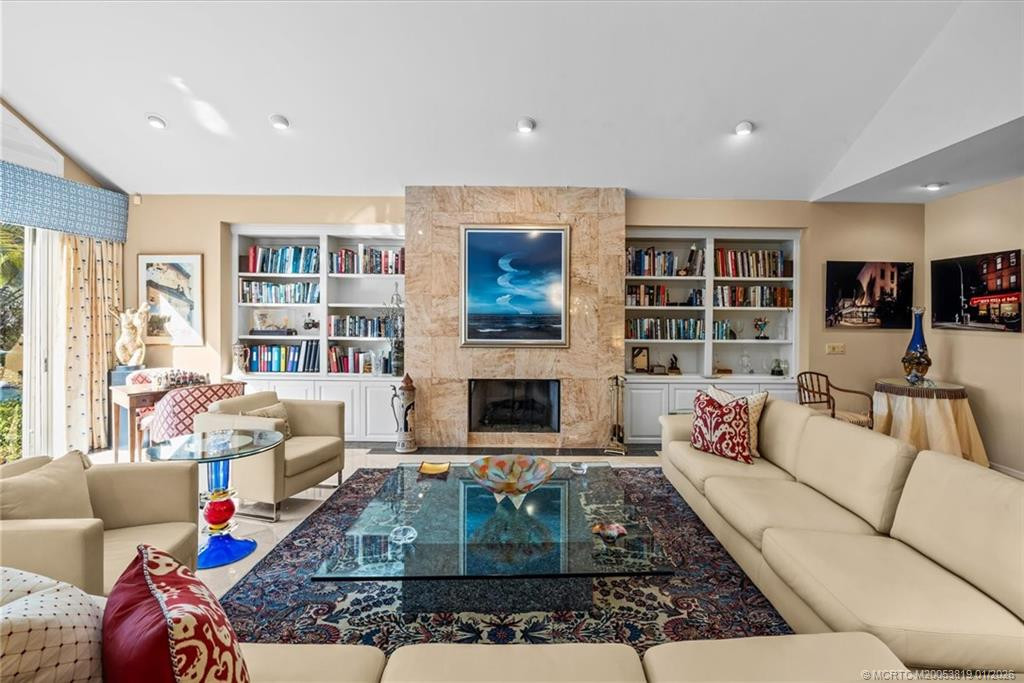 13505 Nw Coco Plum Court Property Photo 10