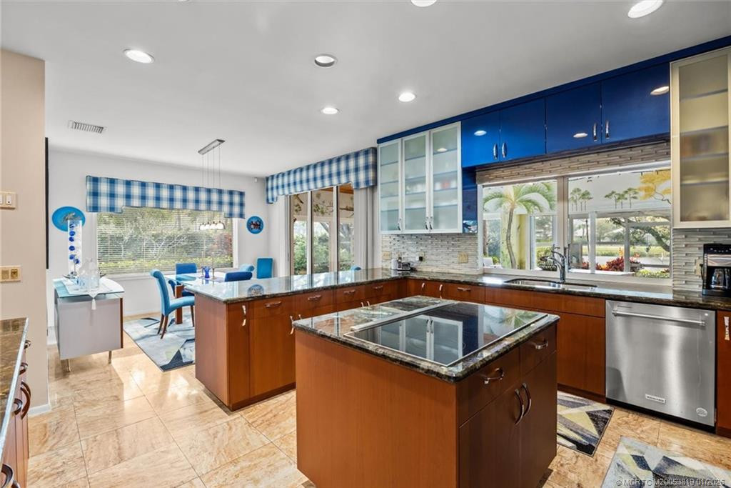 13505 Nw Coco Plum Court Property Photo 22