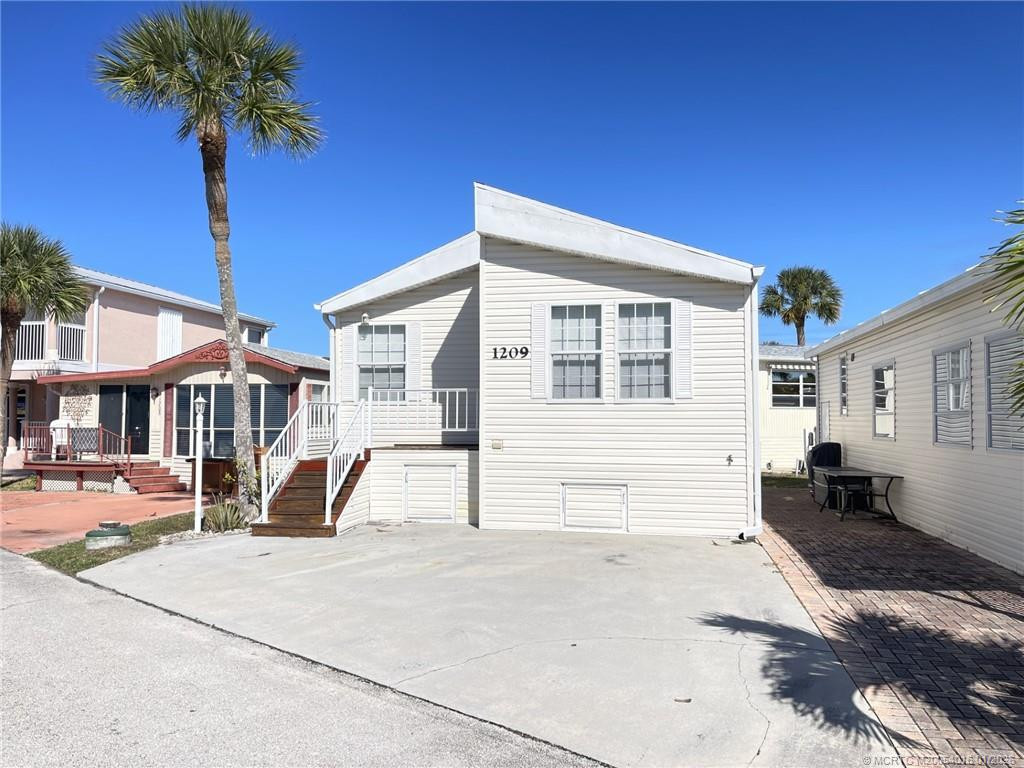 1209 Nettles Boulevard Property Photo 1