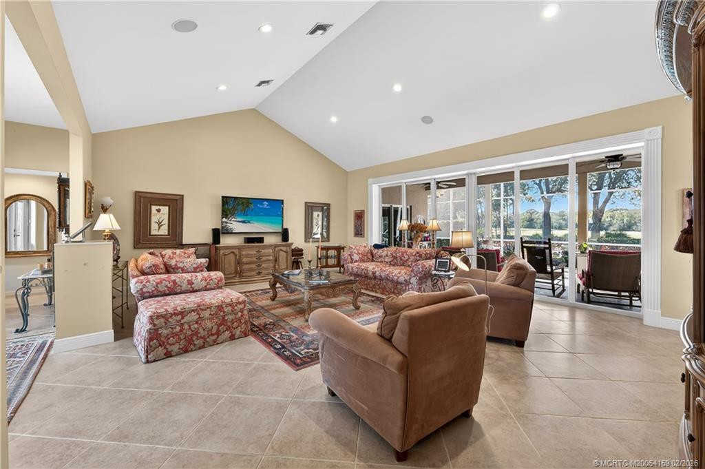 1549 Nw Sweet Bay Circle Property Photo 4