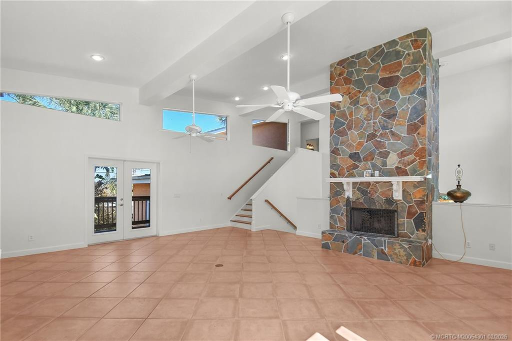 2228 Ne Center Circle Property Photo 12
