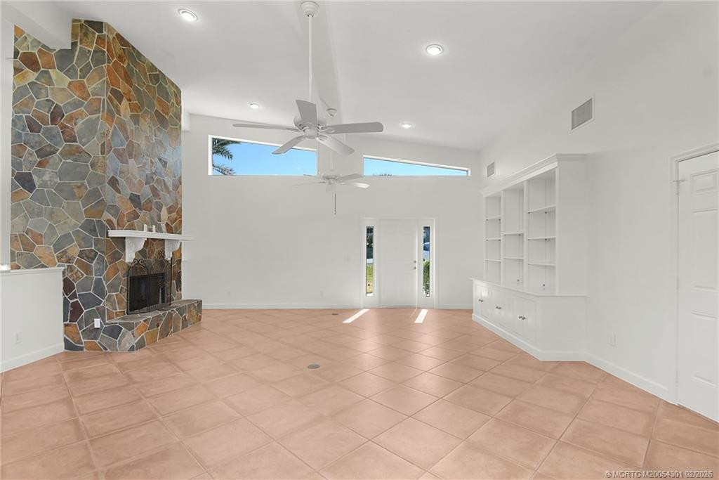 2228 Ne Center Circle Property Photo 14