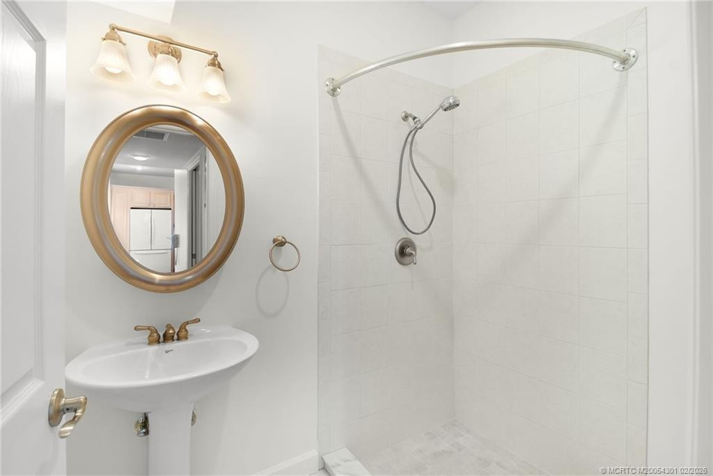 2228 Ne Center Circle Property Photo 28