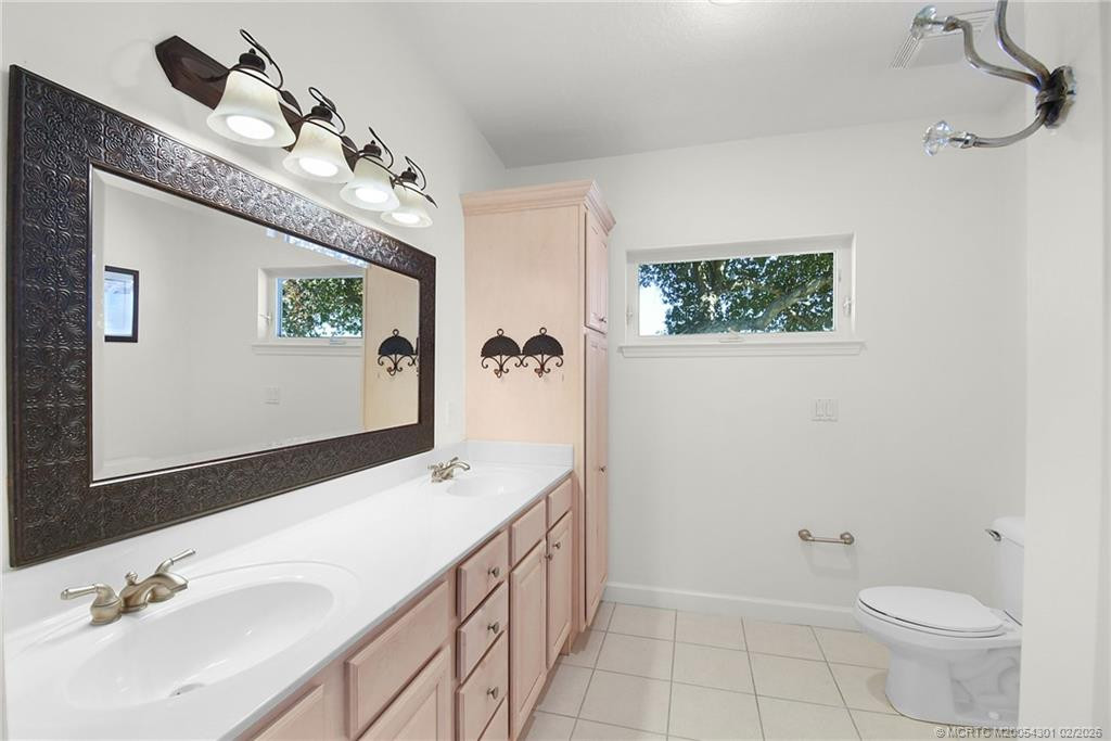 2228 Ne Center Circle Property Photo 35
