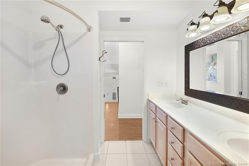2228 Ne Center Circle Property Photo 36