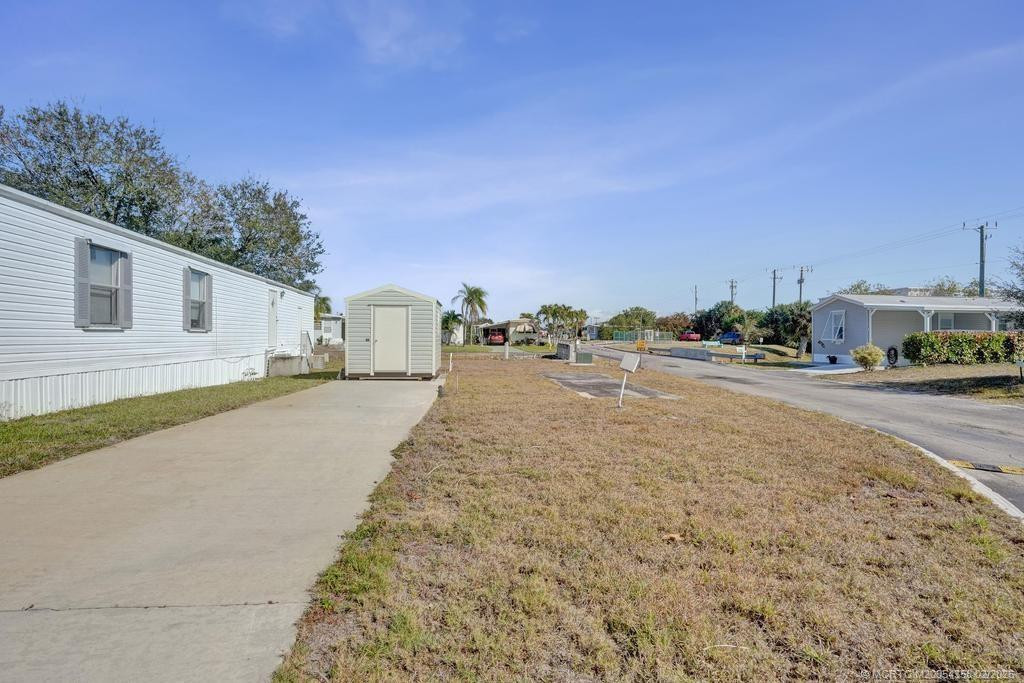 332 Ne Tropicalia Lane Property Photo 3