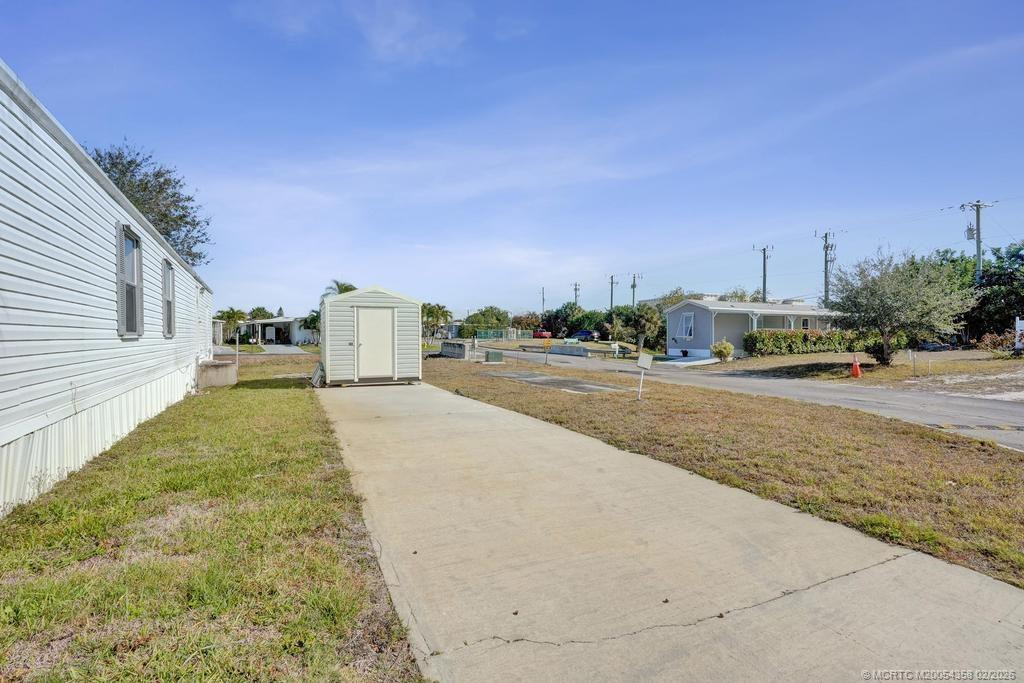 332 Ne Tropicalia Lane Property Photo 4