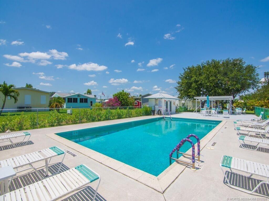 332 Ne Tropicalia Lane Property Photo 11