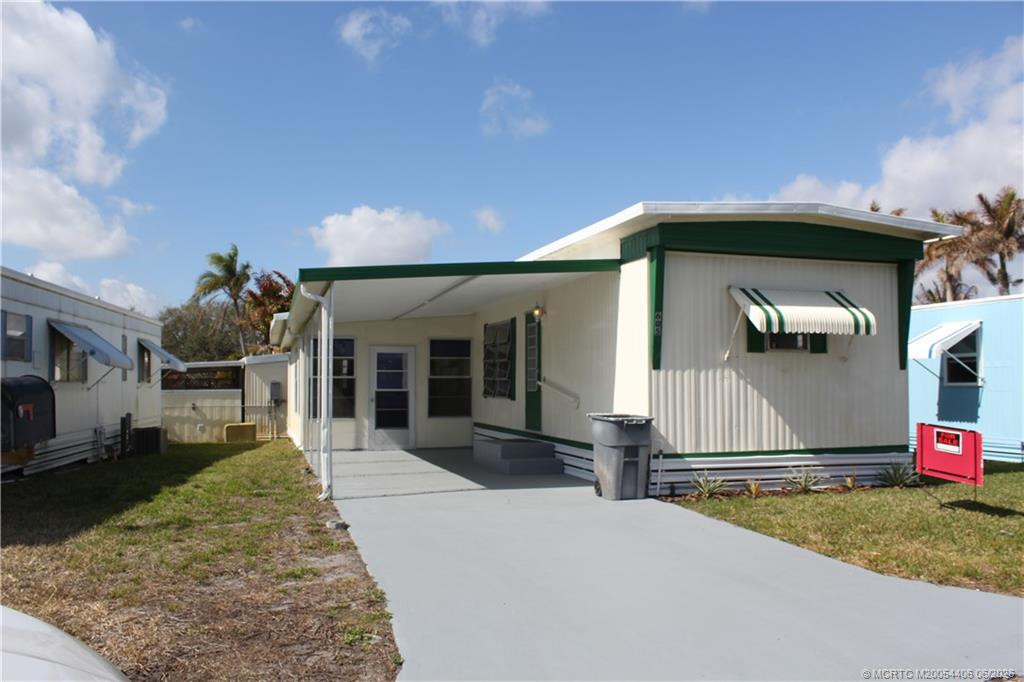 605 Ne South Seas Way Property Photo 1