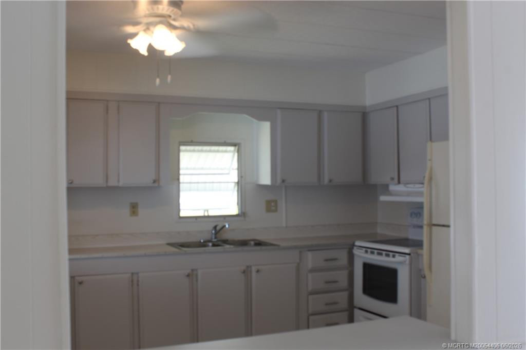 605 Ne South Seas Way Property Photo 7