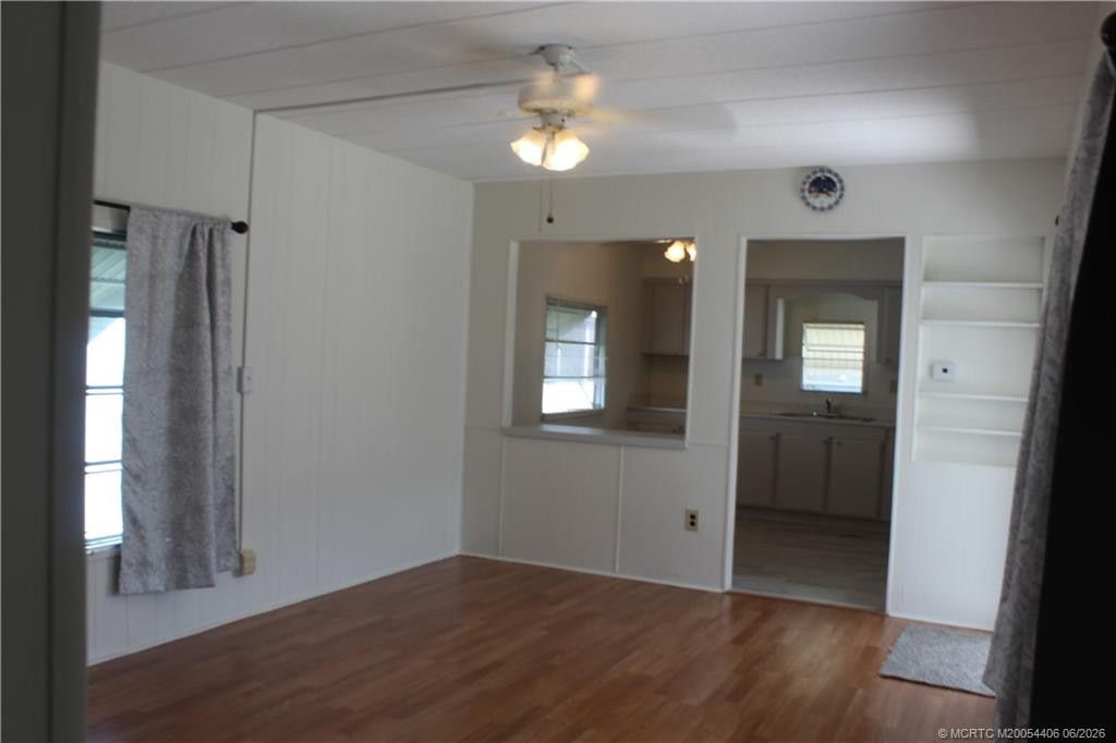 605 Ne South Seas Way Property Photo 9