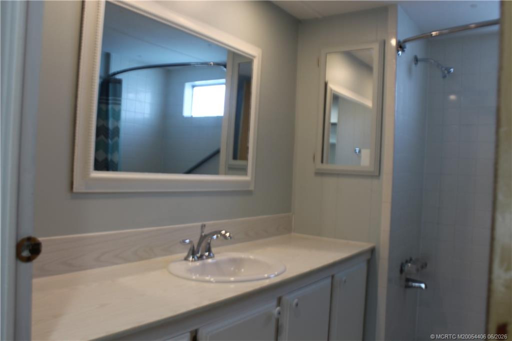 605 Ne South Seas Way Property Photo 12