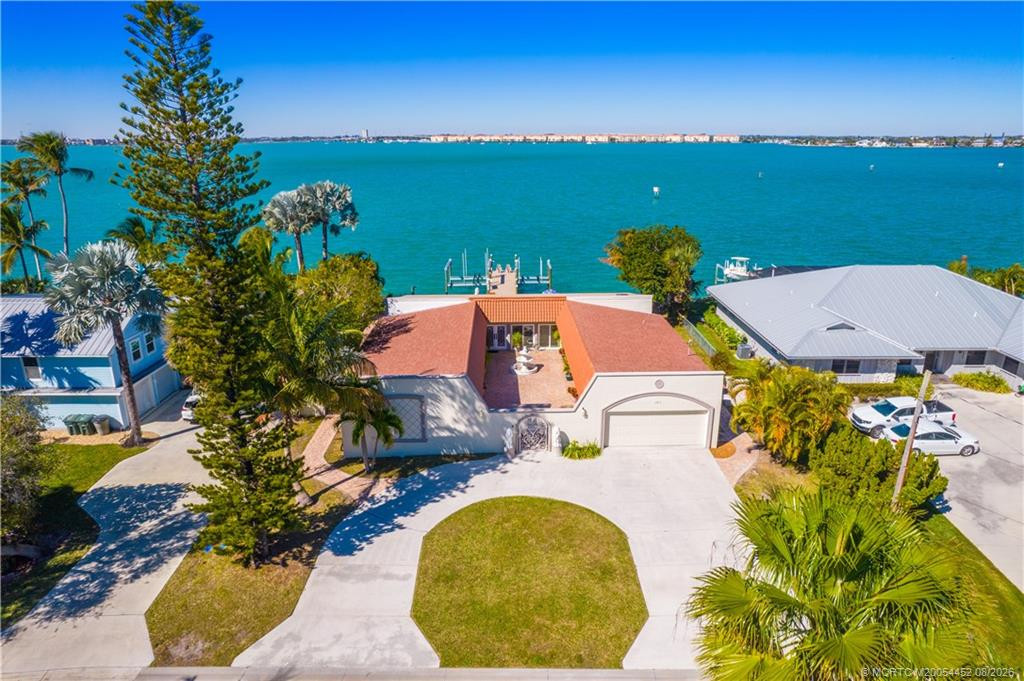 1811 Bayshore Drive Property Photo 1