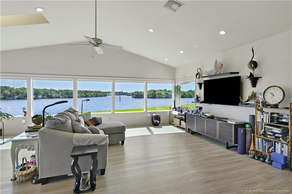 525 Sw Perth Place Property Photo 10