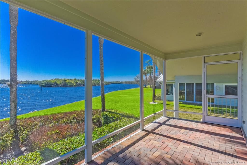 525 Sw Perth Place Property Photo 20
