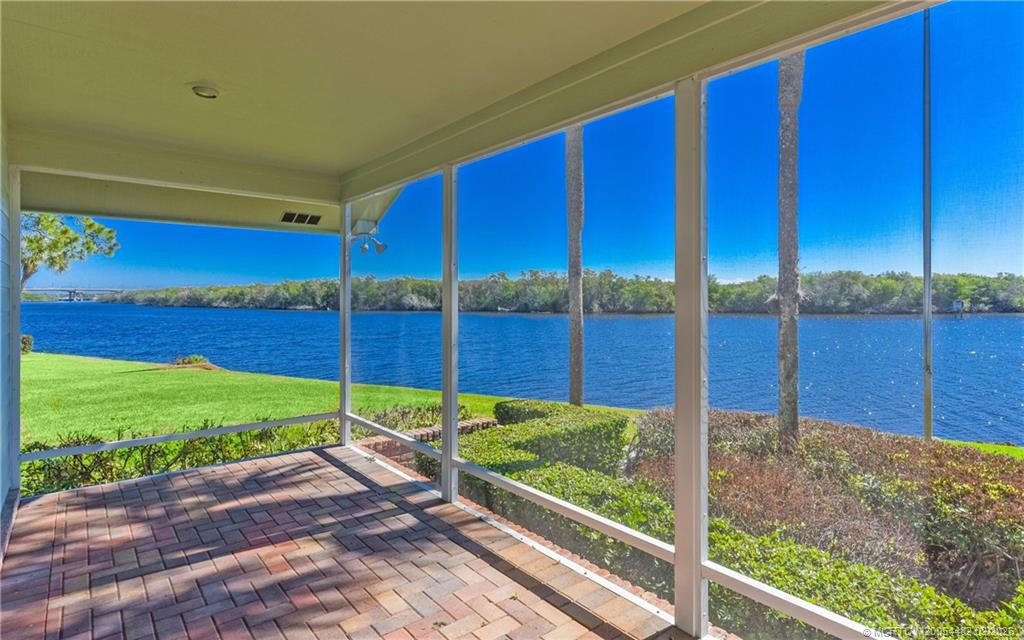 525 Sw Perth Place Property Photo 23