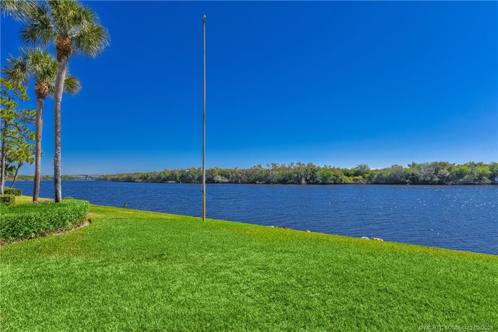 525 Sw Perth Place Property Photo 25