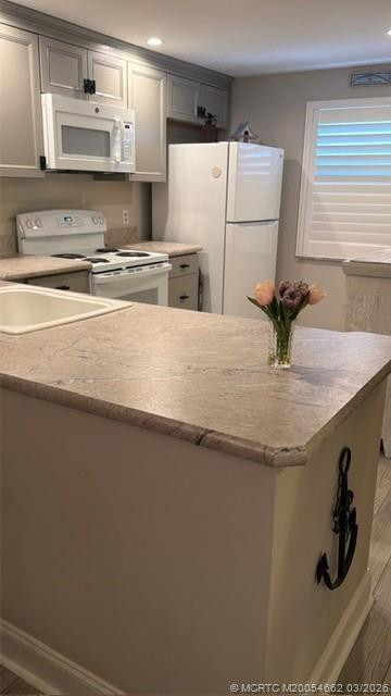 7370 S Ocean Drive 414b Property Photo 5